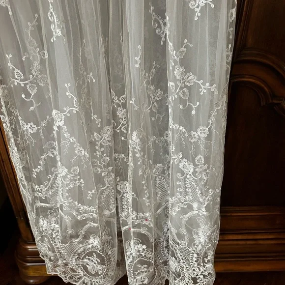 Stunning custom wedding gown or formal wear dress - Picture 3 of 9